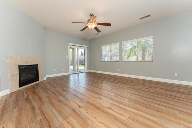 2945 S Arkle Street, Visalia, CA 93292