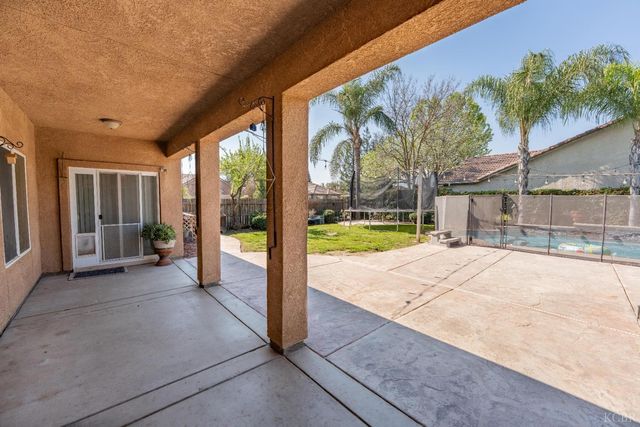 2945 S Arkle Street, Visalia, CA 93292