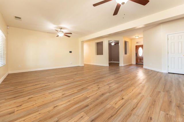 2945 S Arkle Street, Visalia, CA 93292