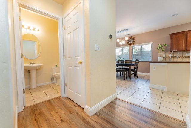 2945 S Arkle Street, Visalia, CA 93292