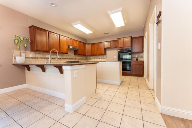 2945 S Arkle Street, Visalia, CA 93292