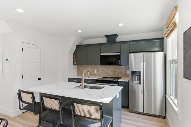 4 President Place, Charleston, SC 29403