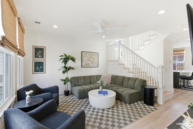 4 President Place, Charleston, SC 29403