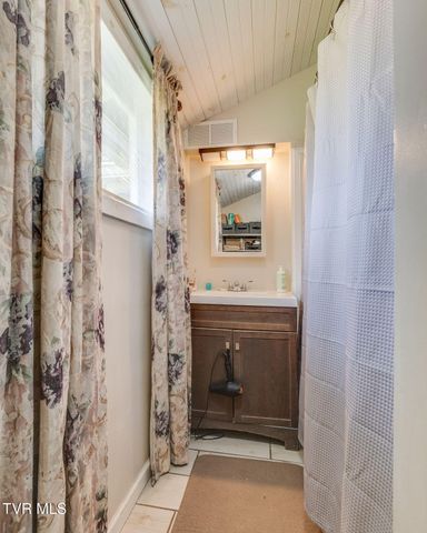 3765 South Mohawk Road, Midway, TN 37809