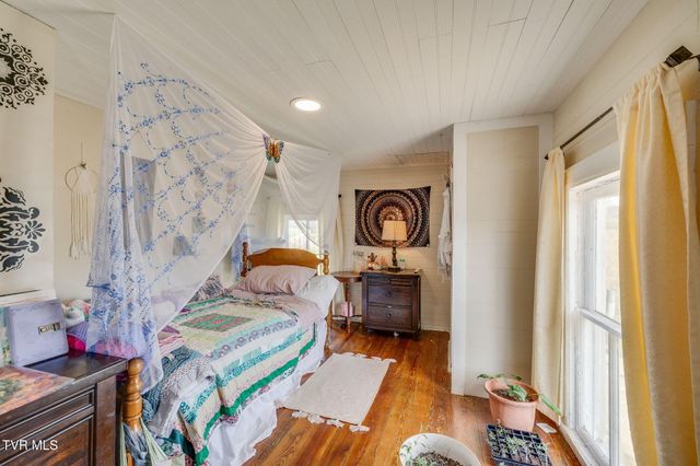 3765 South Mohawk Road, Midway, TN 37809