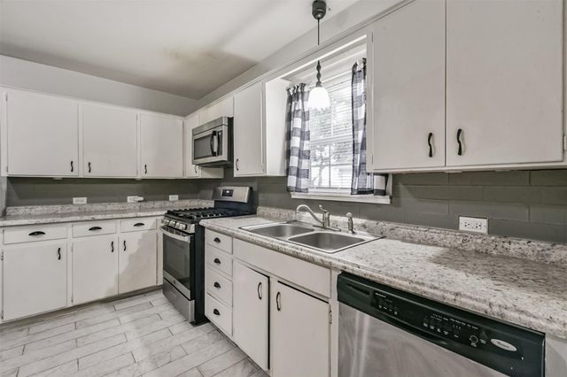 810 10th Avenue N, Texas City, TX 77590