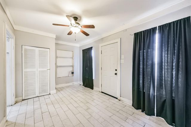 810 10th Avenue N, Texas City, TX 77590