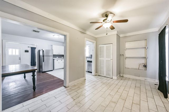 810 10th Avenue N, Texas City, TX 77590