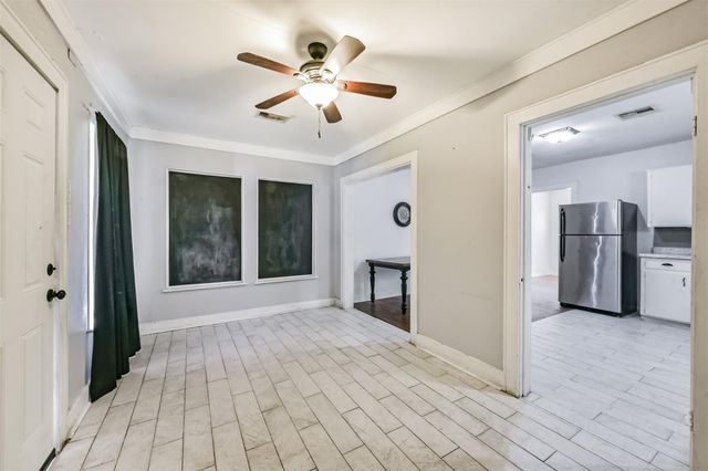 810 10th Avenue N, Texas City, TX 77590