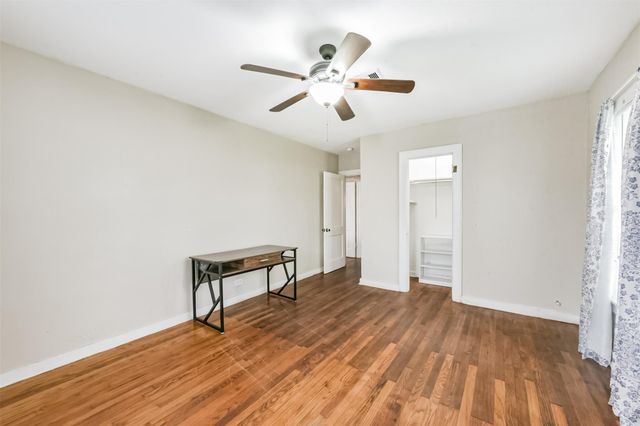 810 10th Avenue N, Texas City, TX 77590