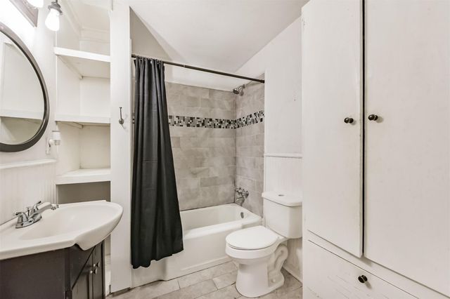 810 10th Avenue N, Texas City, TX 77590