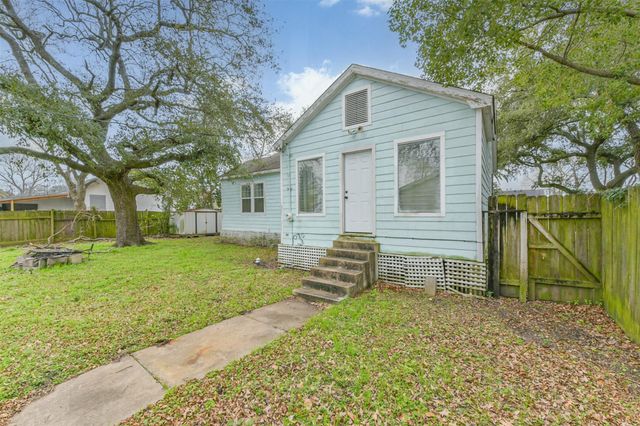 810 10th Avenue N, Texas City, TX 77590