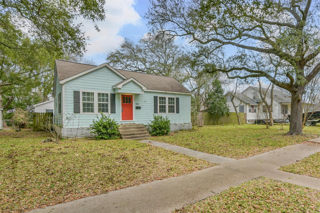 810 10th Avenue N, Texas City, TX 77590