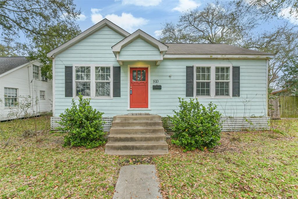 810 10th Avenue N, Texas City, TX 77590