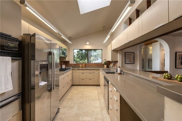 3585 Military, Los Angeles, CA 90034