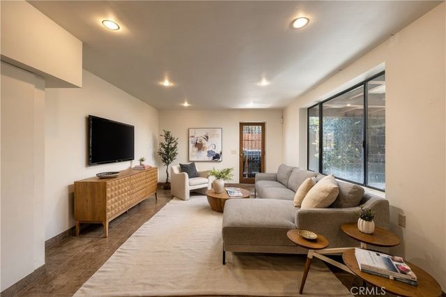 3585 Military, Los Angeles, CA 90034