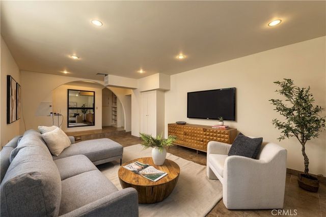 3585 Military, Los Angeles, CA 90034