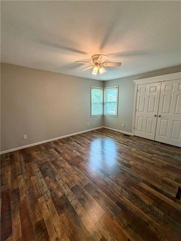 1437 Coventry Lane, Liberty, MO 64068