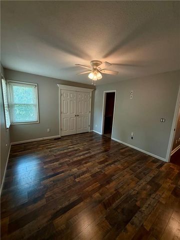 1437 Coventry Lane, Liberty, MO 64068