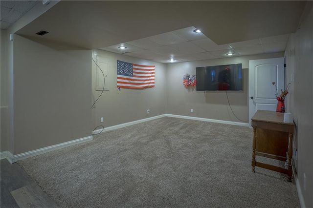 1437 Coventry Lane, Liberty, MO 64068