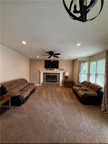 1437 Coventry Lane, Liberty, MO 64068