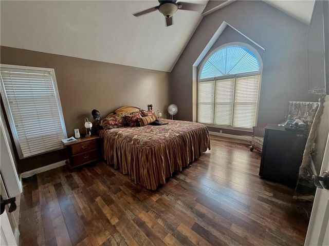1437 Coventry Lane, Liberty, MO 64068