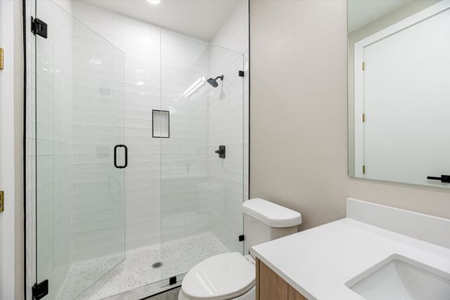 4060 Spring Valley Road 404, Farmers Branch, TX 75244