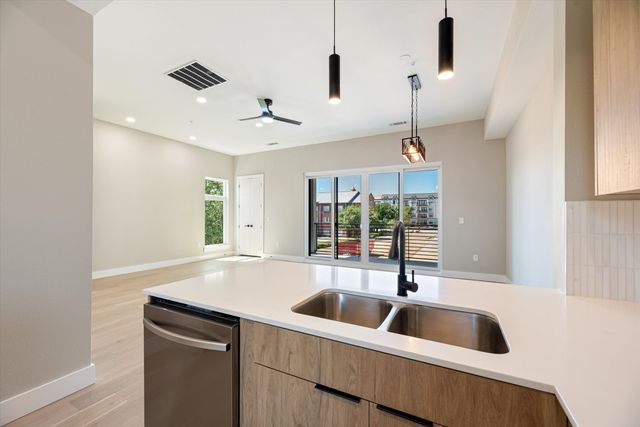 4060 Spring Valley Road 404, Farmers Branch, TX 75244