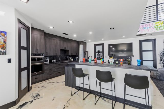 1320 Crestview Drive SW, Los Lunas, NM 87031