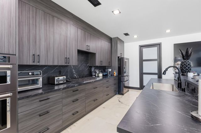 1320 Crestview Drive SW, Los Lunas, NM 87031