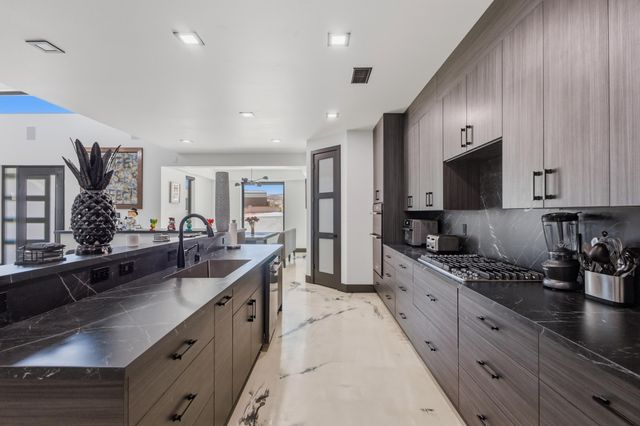 1320 Crestview Drive SW, Los Lunas, NM 87031