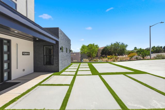 1320 Crestview Drive SW, Los Lunas, NM 87031