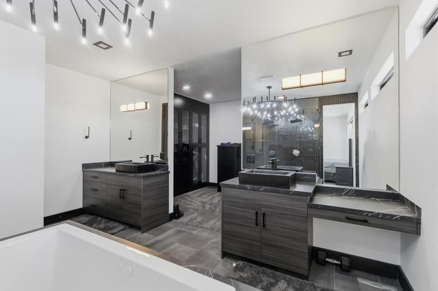 1320 Crestview Drive SW, Los Lunas, NM 87031