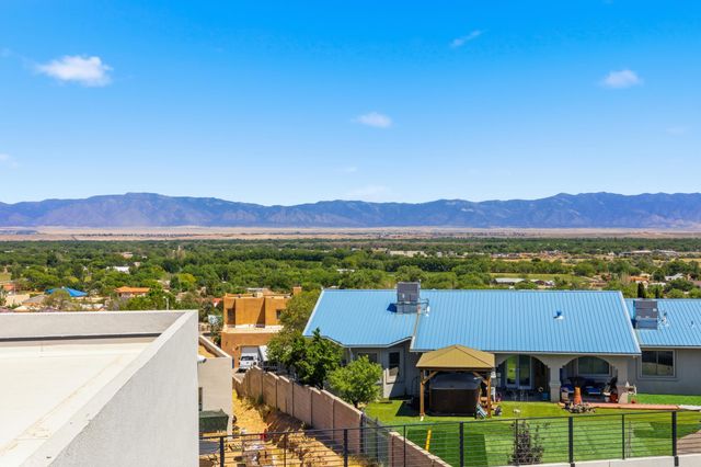 1320 Crestview Drive SW, Los Lunas, NM 87031