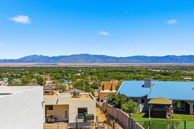 1320 Crestview Drive SW, Los Lunas, NM 87031