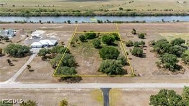 1589 Frontier CIR, Labelle, FL 33935