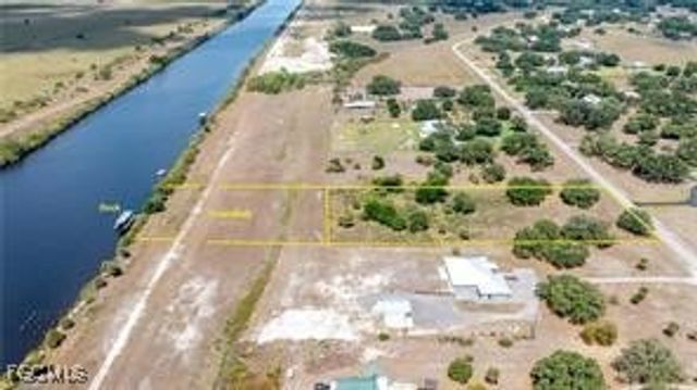 1589 Frontier CIR, Labelle, FL 33935