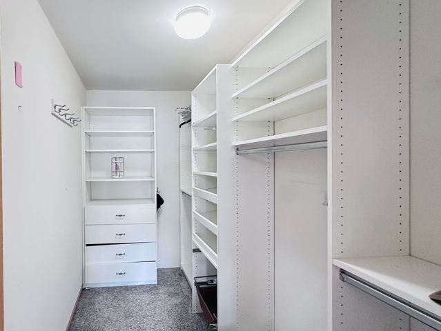 1851 Indian Hill Lane, Aurora, IL 60503