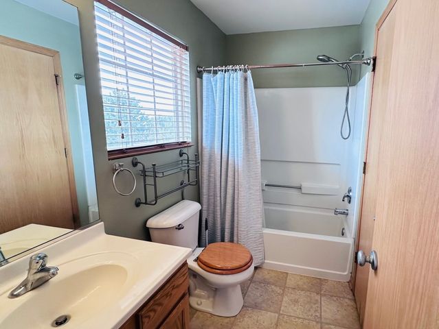 1851 Indian Hill Lane, Aurora, IL 60503