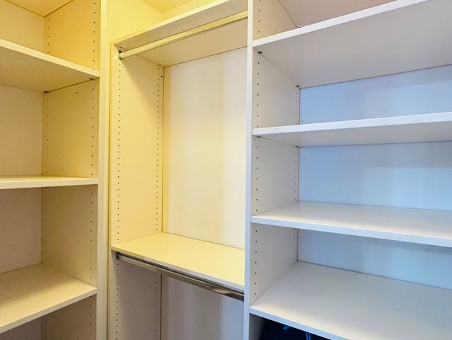 1851 Indian Hill Lane, Aurora, IL 60503