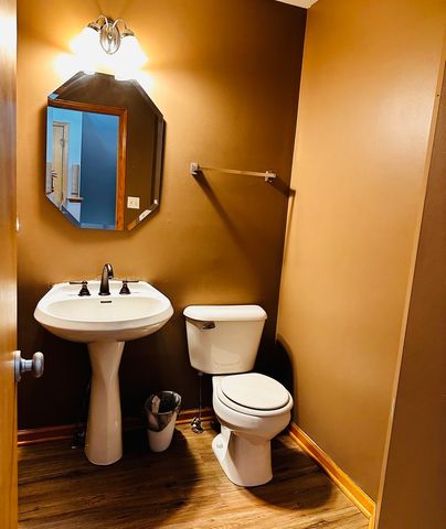 1851 Indian Hill Lane, Aurora, IL 60503