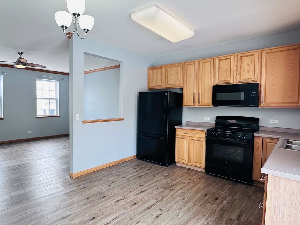 1851 Indian Hill Lane, Aurora, IL 60503