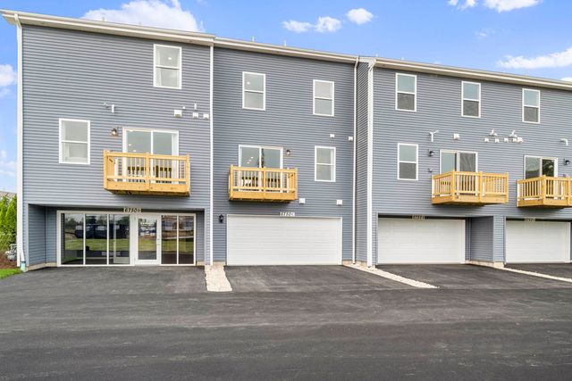 1447 Oakfield Lane, Pingree Grove, IL 60140