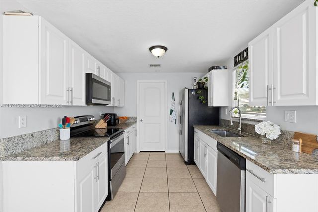 1526 SE Port St Lucie Blvd, Port St. Lucie, FL 34952