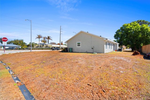 1526 SE Port St Lucie Blvd, Port St. Lucie, FL 34952