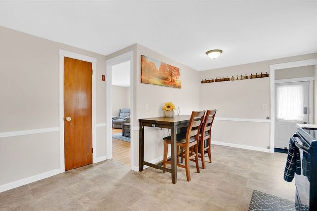 134 Newhouse St, Springfield, MA 01118