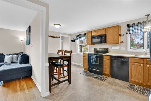 134 Newhouse St, Springfield, MA 01118