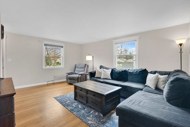 134 Newhouse St, Springfield, MA 01118