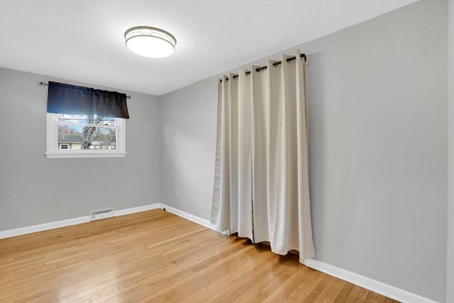 134 Newhouse St, Springfield, MA 01118