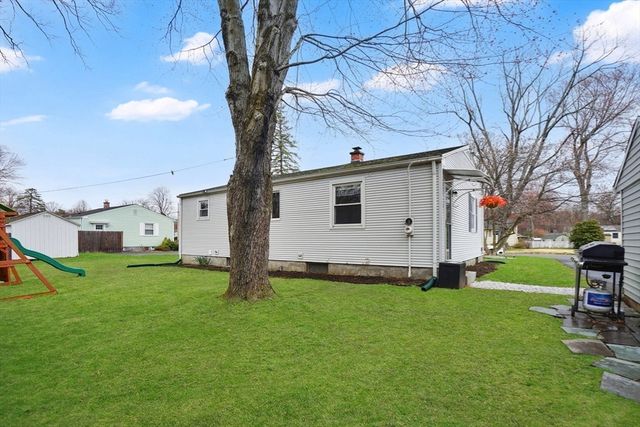 134 Newhouse St, Springfield, MA 01118